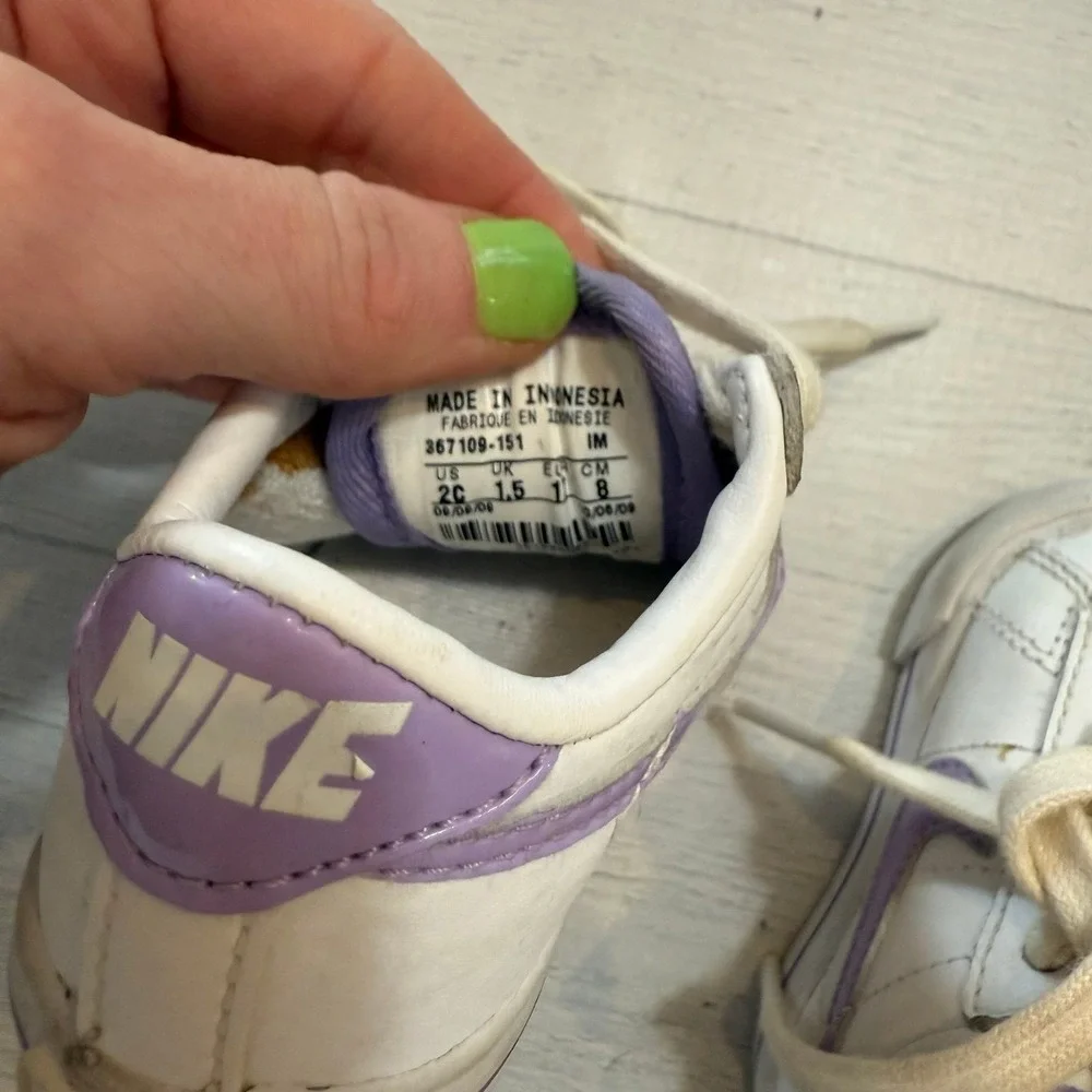 Nike white‎ and light purple baby toddler shoes child size 2
